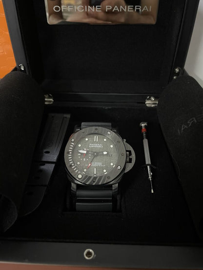 Panerai Submersible PAM1039 Luna Rossa