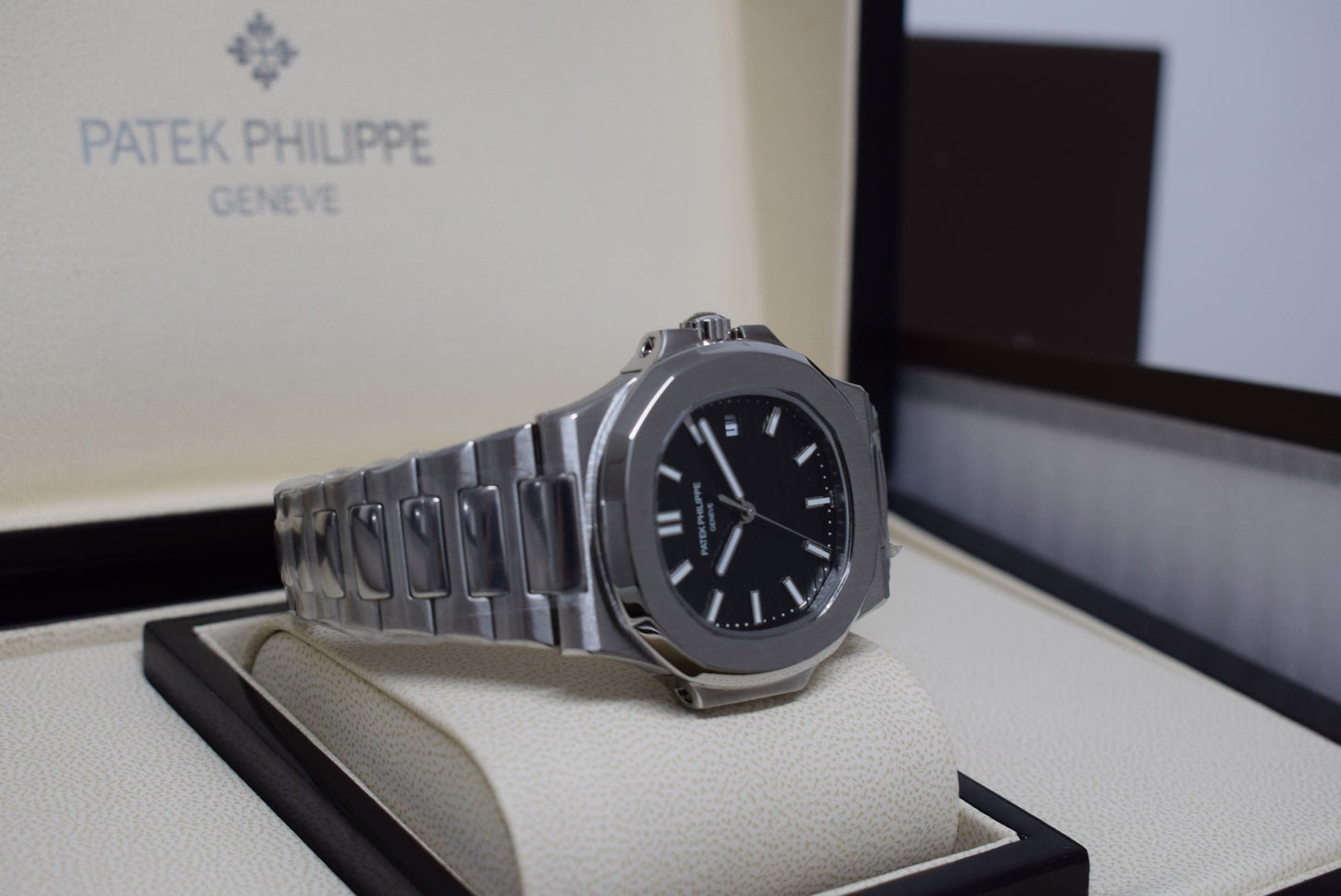 Patek Philippe nautilus black dial acciaio